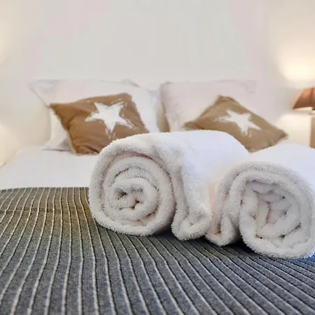 La Company Des Concierges : Twenty Seven T2 Appartement *